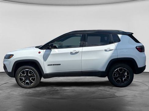 Used 2025 Jeep Compass Trailhawk AWD/4WD image 5