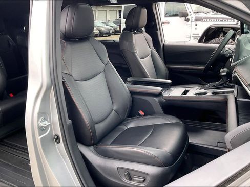 Used 2023 Toyota Sienna XSE image 8