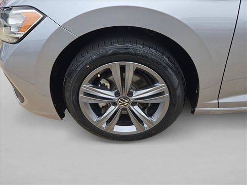 Used 2024 Volkswagen Jetta SE FWD image 21