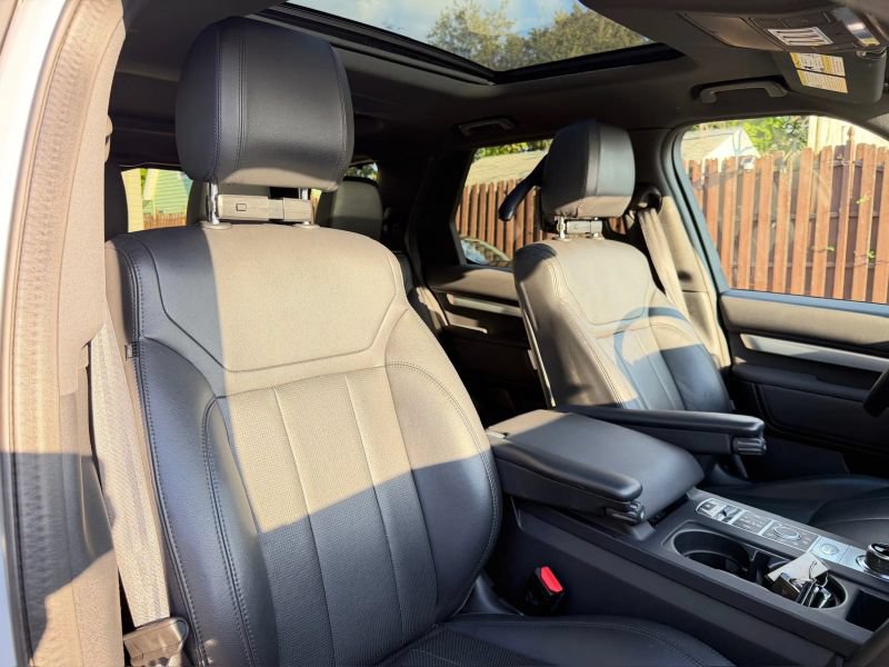 Used 2020 Land Rover Discovery Landmark AWD/4WD image 33