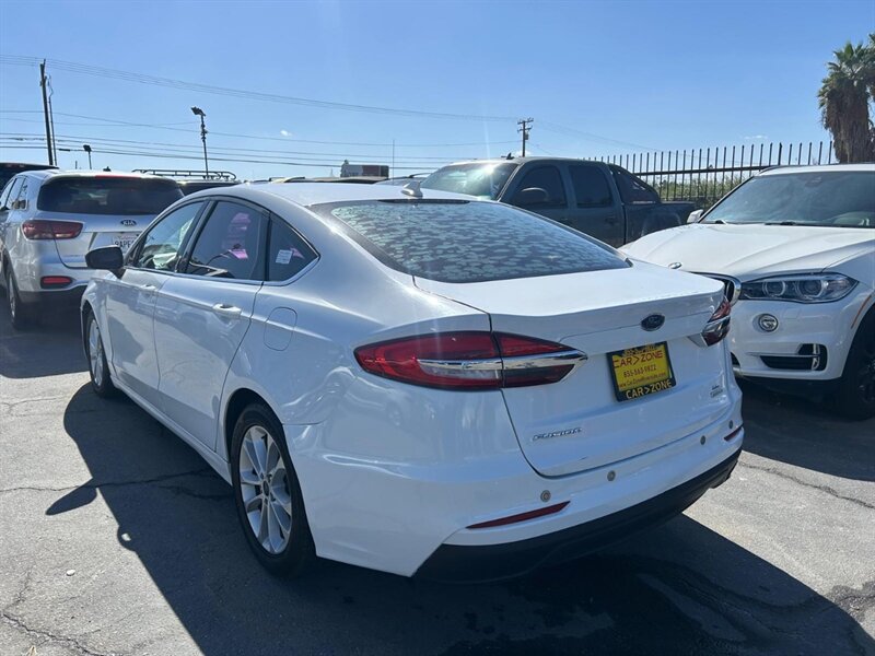 Used 2019 Ford Fusion SE FWD image 5