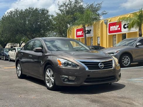 Used 2013 Nissan Altima 2.5 SL w/ Technology Pkg FWD image 5