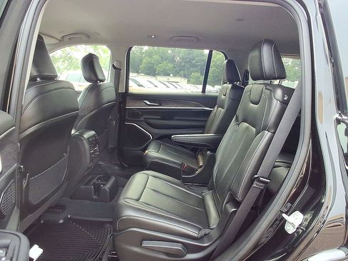Certified 2023 Jeep Grand Cherokee L Limited w/ Black Appearance Package AWD/4WD image 26
