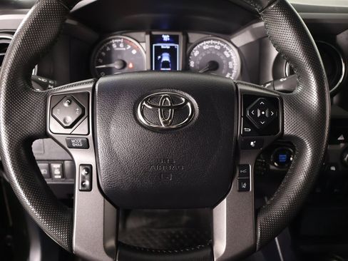 Used 2022 Toyota Tacoma TRD Off-Road w/ Technology Package AWD/4WD image 3