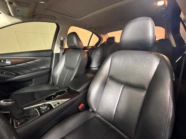 Used 2018 INFINITI Q50 Luxe w/ Essential Package (3.0T Luxe) AWD/4WD image 17