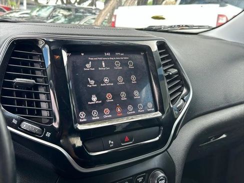 Certified 2019 Jeep Cherokee Limited FWD image 25
