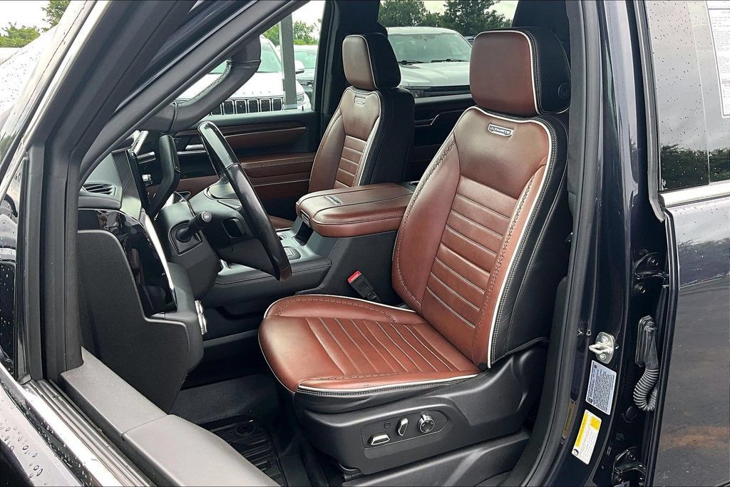 Used 2024 GMC Sierra 3500 Denali Ultimate AWD/4WD image 24