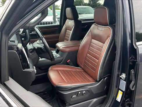 Used 2024 GMC Sierra 3500 Denali Ultimate AWD/4WD image 24