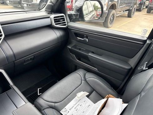 Used 2024 Toyota Sequoia Platinum AWD/4WD image 21
