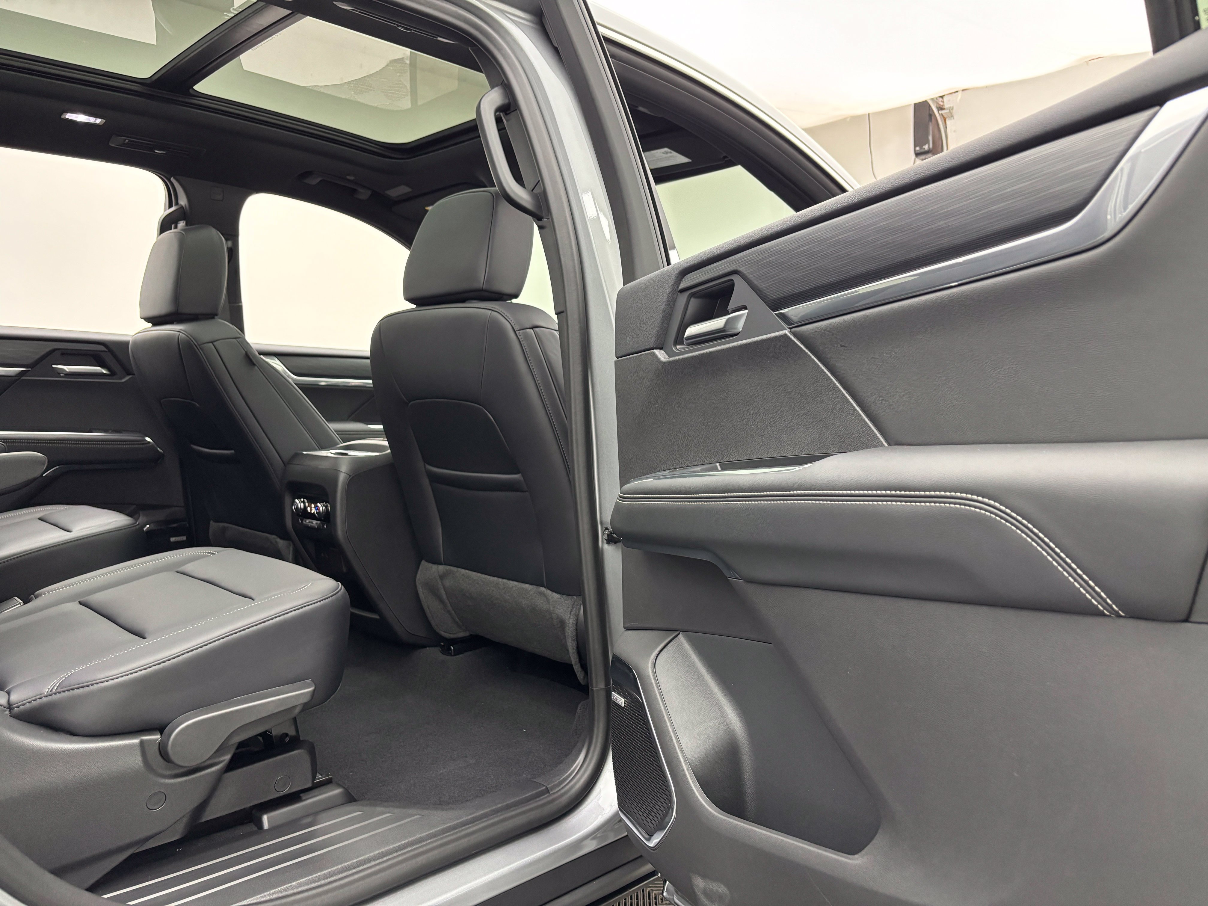 New 2027 GMC Acadia Elevation w/ Elevation Premium Package AWD/4WD image 40