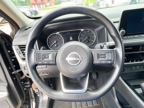 Used 2024 Nissan Rogue SV FWD image 11