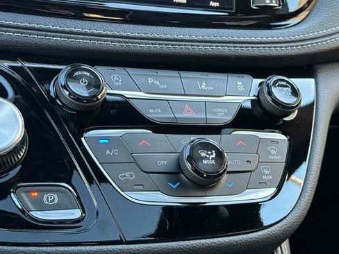 New 2026 Chrysler Pacifica Limited image 19