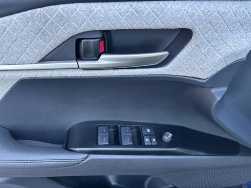 Used 2025 Toyota Camry XLE AWD/4WD image 18