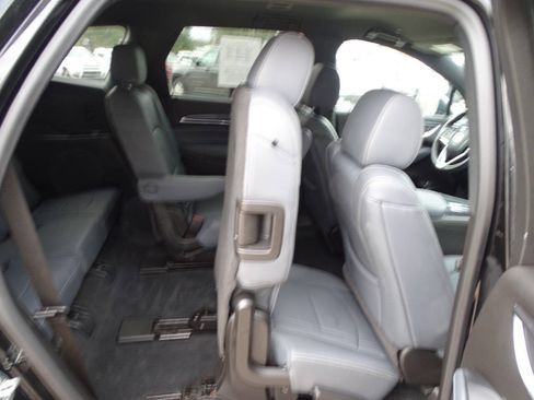 Used 2022 Buick Enclave AWD Essence w/ Sport Touring Edition image 42