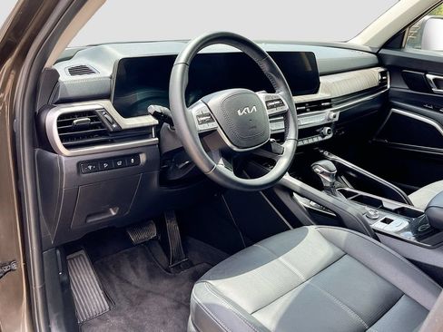 Used 2024 Kia Telluride EX w/ EX Captain's Chair Package FWD image 9