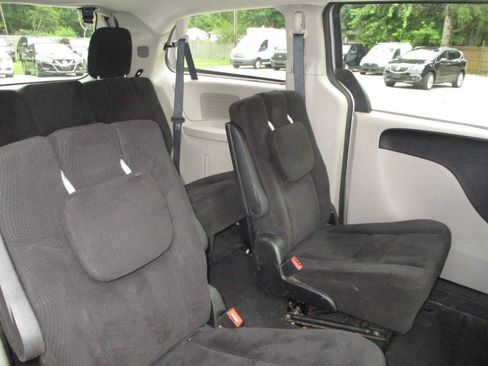 Used 2016 Dodge Grand Caravan SXT w/ Rear Park Assist Package FWD image 11