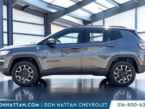 Used 2020 Jeep Compass Trailhawk AWD/4WD image 2