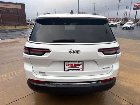 Used 2023 Jeep Grand Cherokee L Laredo image 4