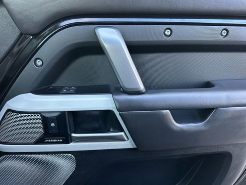 Used 2023 Land Rover Defender 130 X-Dynamic SE image 21