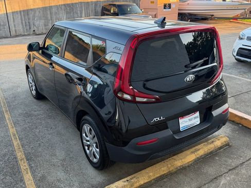 Used 2020 Kia Soul LX FWD image 3