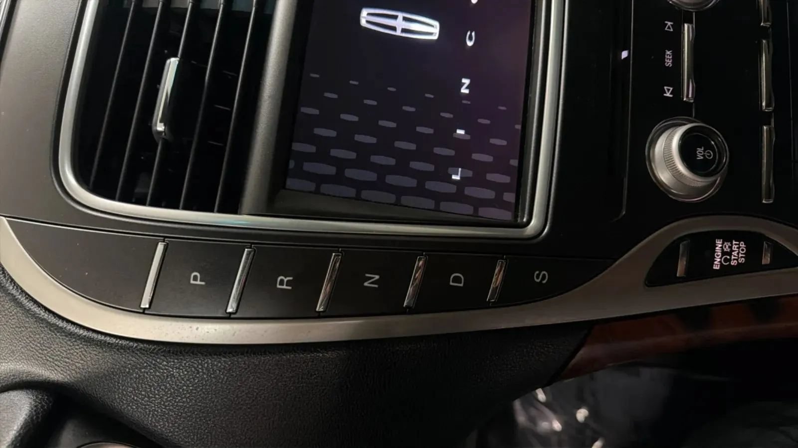 Used 2017 Lincoln MKX Reserve w/ Driver Assistance Package FWD image 13