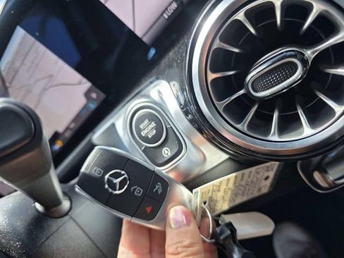 Used 2025 Mercedes-Benz GLB 250 image 15