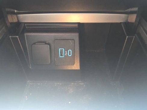 Used 2020 Ford Explorer XLT image 27