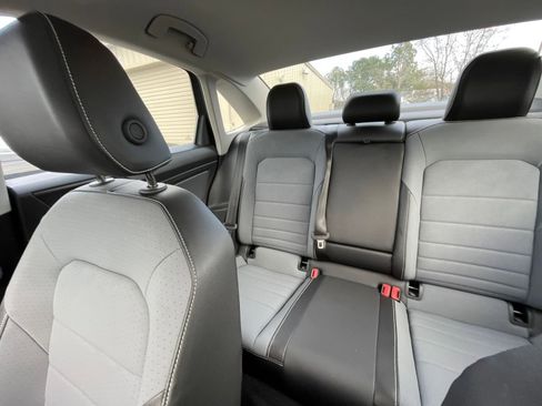 Used 2025 Volkswagen Jetta SE image 38