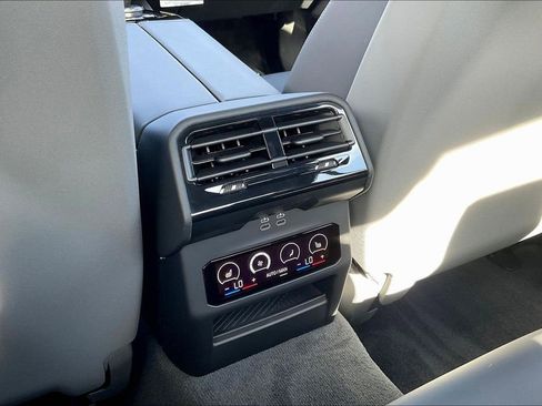 New 2026 BMW 550e xDrive AWD/4WD image 10