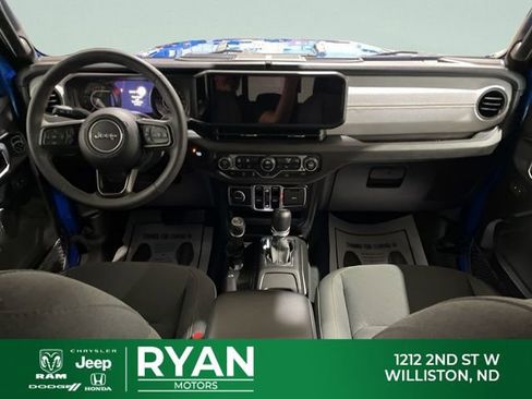 Used 2024 Jeep Gladiator Sport image 2