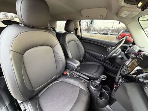 Used 2018 MINI Cooper 2-Door Hardtop image 15