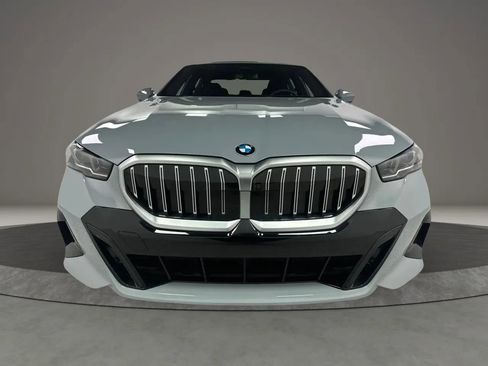 Used 2024 BMW 530i xDrive w/ M Sport Package image 7