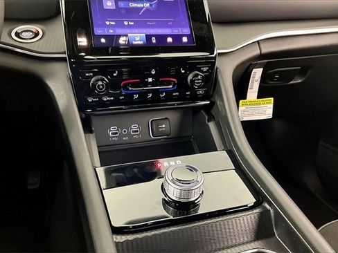 New 2025 Jeep Grand Cherokee Laredo image 7