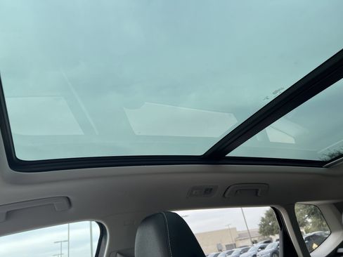 Certified 2025 Volkswagen Taos SE image 26