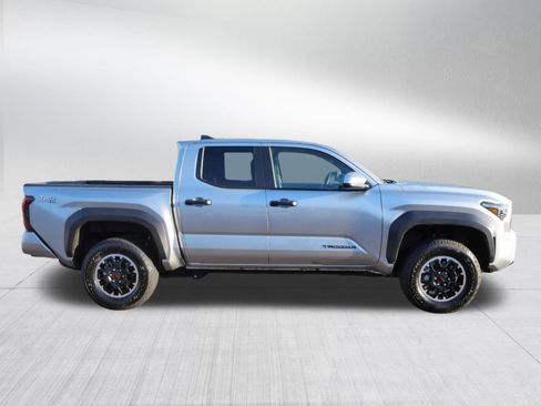 Certified 2025 Toyota Tacoma TRD Off-Road AWD/4WD image 9