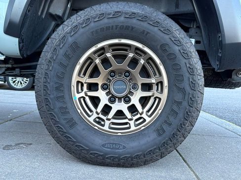 Used 2023 Toyota Tacoma 4x4 Double Cab image 10