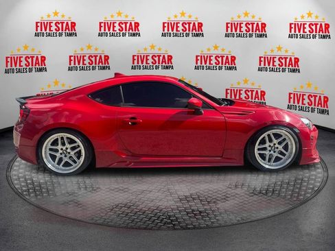 Used 2017 Toyota 86 RWD image 8