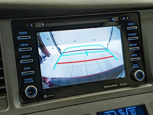 Used 2020 Toyota Sienna XLE FWD image 35