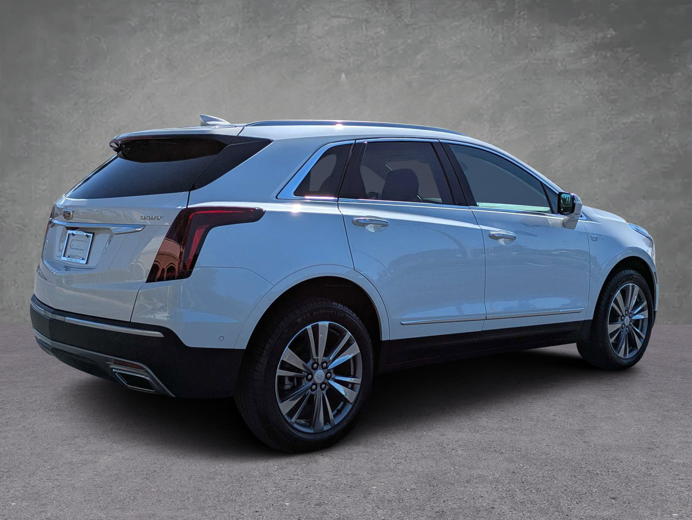 Certified 2024 Cadillac XT5 Premium Luxury w/ Technology Package FWD image 5