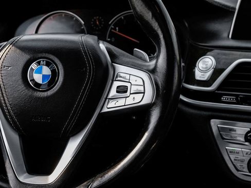 Used 2017 BMW 750i RWD image 21