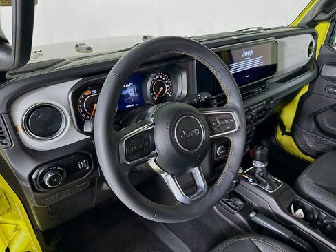 Used 2024 Jeep Wrangler Sahara image 9