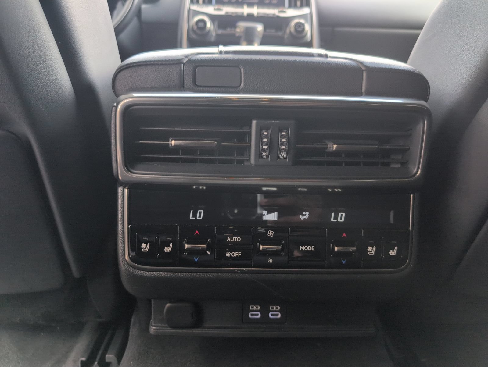 Used 2024 Lexus LX 600 4WD w/ Appearance Package image 18
