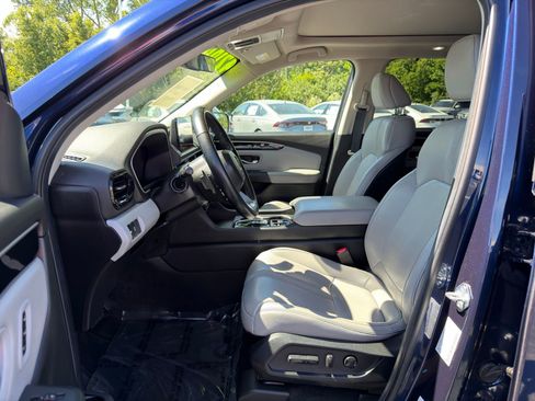 Used 2024 Honda Pilot Touring image 12