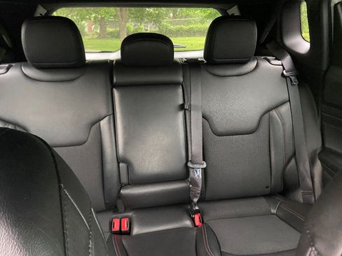 Used 2025 Jeep Compass Trailhawk AWD/4WD image 27