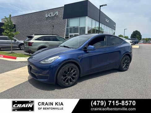 Used 2022 Tesla Model Y Long Range AWD/4WD image 1