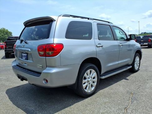 Used 2013 Toyota Sequoia Platinum AWD/4WD image 3