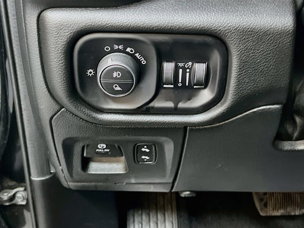 Used 2025 RAM 1500 Laramie w/ Sport Appearance Package AWD/4WD image 10