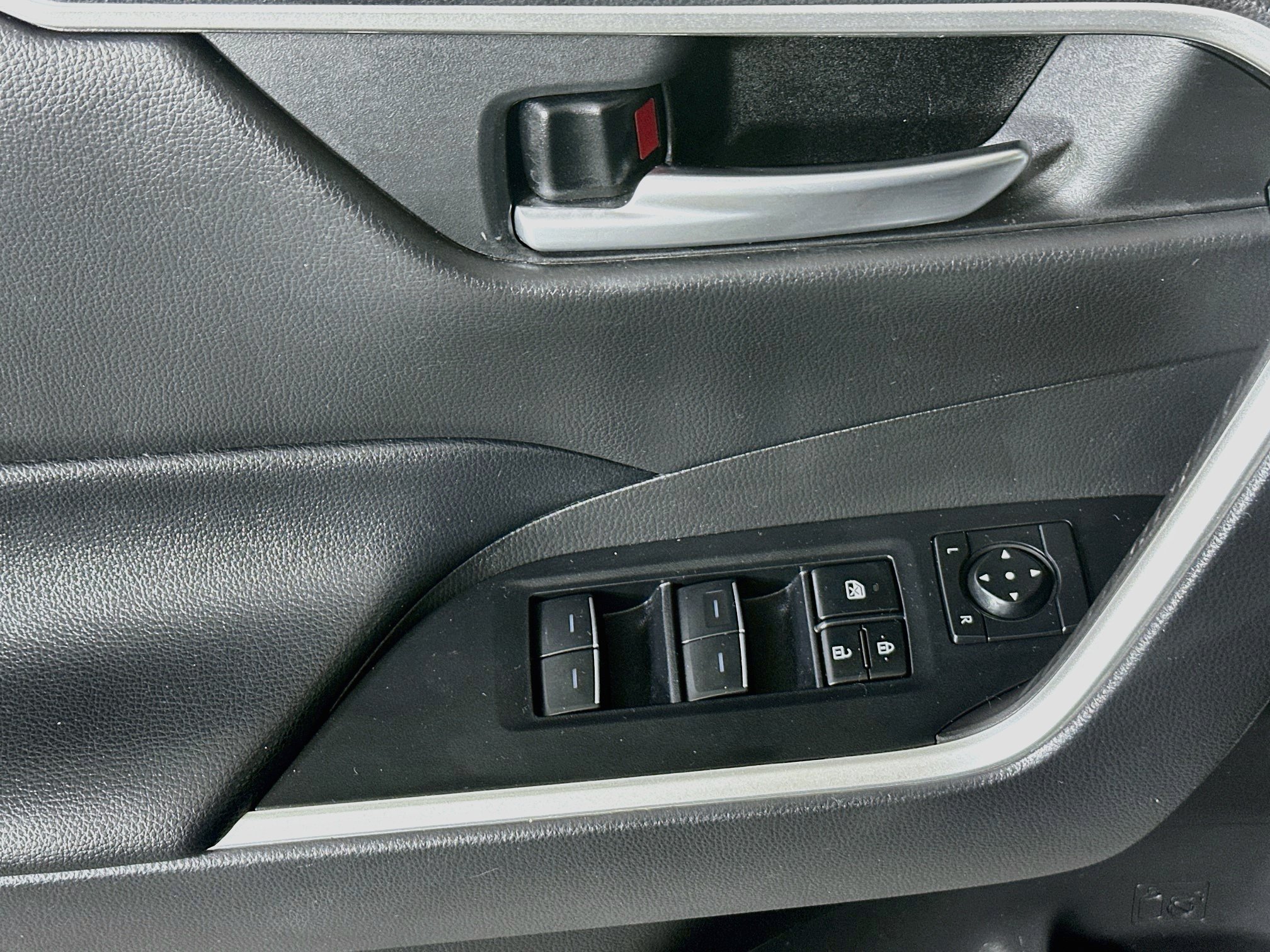 Used 2023 Toyota RAV4 XLE w/ Convenience Package FWD image 14