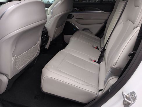 Used 2022 Jeep Grand Cherokee Overland w/ Adv Protech Group III image 16