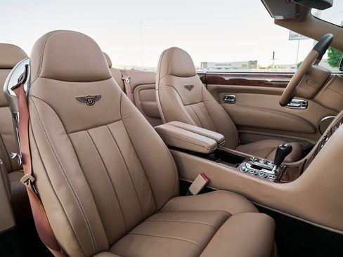 Used 2009 Bentley Azure image 35